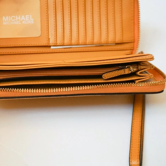 MICHAEL KORS JET SET TRAVEL LARGE CONTINENTAL WALLET $228 - Picture 10 of 12